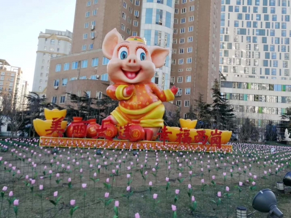 大连西岗区希望广场猪年雕塑